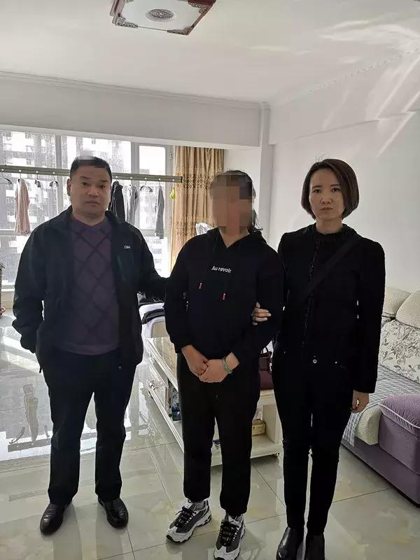 四平的独特魅力与评论文章概述